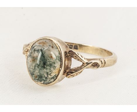 A 9ct gold and moss agate dree ring, oval cabochon in collet setting on double twist shoulders, ring size Q, 3.3g 