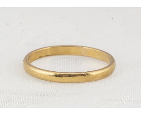 A 22ct gold wedding band, D shaped, ring size M, 2mm wide, 2.1g 