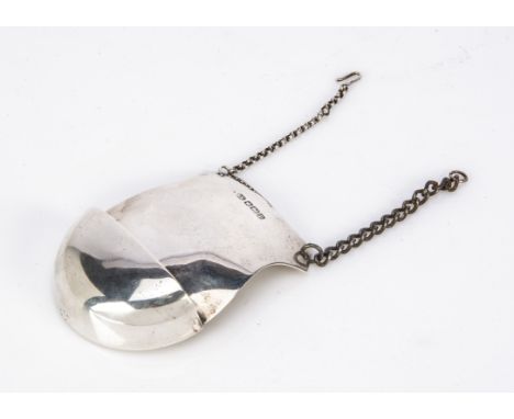 An Edwardian silver wine bottle drip catcher by RR, t7.5cm high, with one chain replaced 