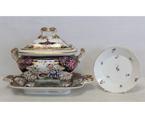 19th century Chamberlain's Worcester covered sauce tureen and stand of twin-handled rectangular form on four scroll feet, dec