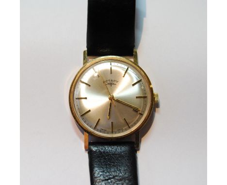 Gent's Rotary 9ct gold watch, manual, on strap, inscribed 1974, 33mm, with box and guarantee. CONDITION REPORT: Very little u