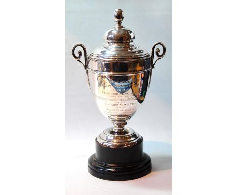 Silver two-handled cup and cover, 'Zetland Hunt...Broomielaw...1913', by Goldsmiths &amp; Silversmiths Co., 1908, 499g or 16o
