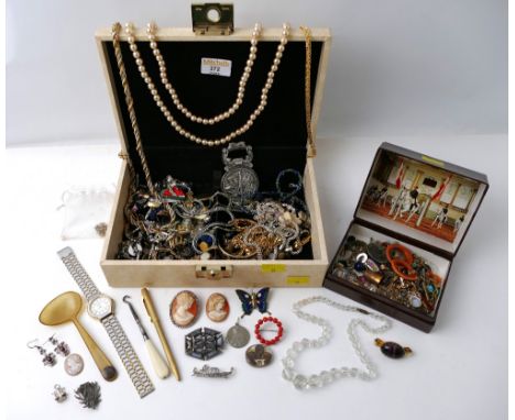 Jewellery box with contents including necklaces, brooches, pendants, earrings etc 