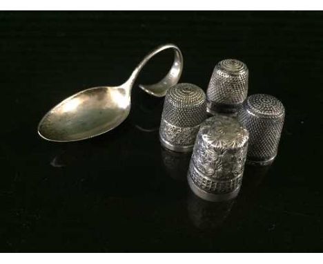 Four sterling silver thimbles and a silver caddy spoon (5)