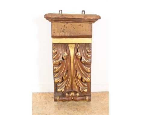 Eiken console met gestoken acanthusbladeren, 19e eeuw, 58 x 32 x 18 cm. 