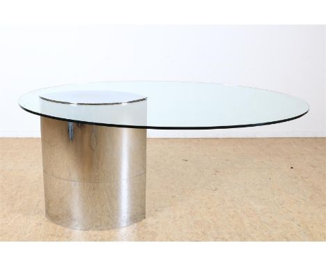 Glazen designtafel model 'Lunario' op metalen poot, ontwerp Cini Boeri voor Gavina Knoll, 1971 70 x 150 x 110 cm.Ovaal glazen