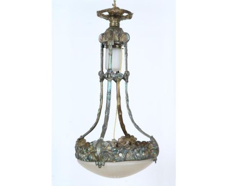 Bronzen lamp versierd met bladeren, eikels en glazen kap, circa. 1920. hoogte: 83 cm., diameter: 45 cm.