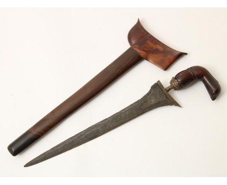 Kris Celebes met rechte kling, dapur Brodjol,&nbsp;in houten schede, de greep met zilveren Selut, Indonesie, l. totaal 42 cm.
