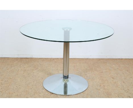 Design tafel met glazen blad op rvs poot uitlopend in rond plateau, Metaform, model Orfis, 74 x 110 cm. 