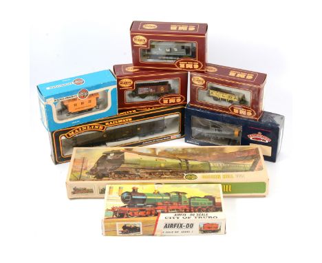 OO gauge model railway rolling-stock and plastic model kits, including four Airfix wagons; Bachmann 33-829 25 Ton Queen Mary 