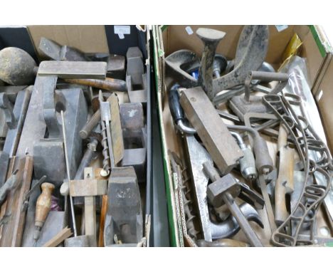 A collection of vintage wood working tools including Stanley Yankee, Stanley No 5 Plane, large Riveter etc (2 trays) 