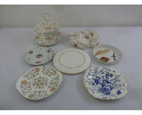 A quantity of decorative plates and dishes to include Doulton, Hammersley, Aynsley and Royal Worcester (7)
