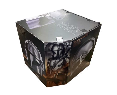 Hasbro Star Wars Black Series The Mandalorian Helmet, boxed (1)