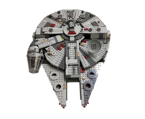 Lego Star Wars Millennium Falcon constructed with instructions No.75257 (1)