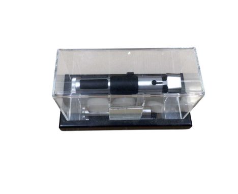 Star Wars Yoda lightsaber hilt, on Master Replica Base display case (1)1.1 replica, light saber has some minor abrasions rath