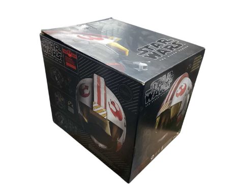 Hasbro Star Wars Black Series Luke Skywalker Helmet, boxed (1)