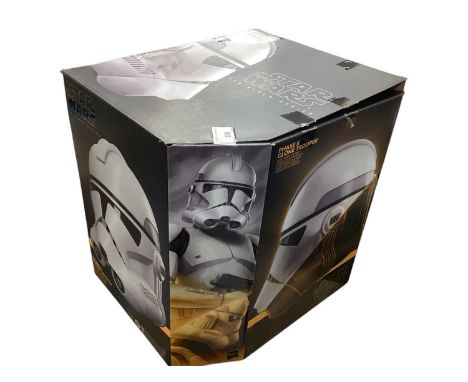 Hasbro Star Wars Black Series Phase II Clone Trooper Helmet, boxed (1)