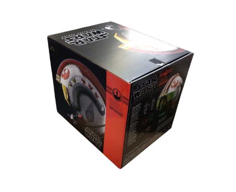 Hasbro Star Wars Black Series Luke Skywalker X-Wing Helmet, boxed (1)