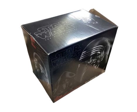 Hasbro Star Wars Black Series Kylo REN Helmet, boxed (1)