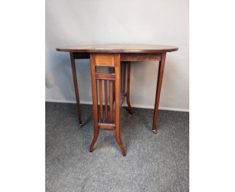 Antique Sutherland drop leaf table with gate legs [68x82x69cm] 
