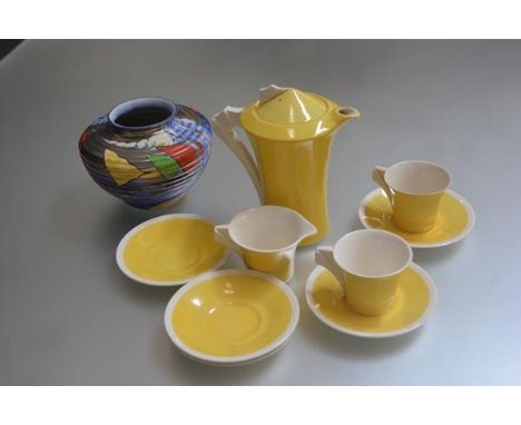 A Wilkinson Burslem Tahiti Regatta pattern ribbed vase (h.11cm) and a Clarice Cliff Bizarre Newport Pottery eight piece part 