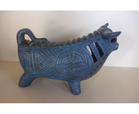 A ceramic art pottery bull, signed Mclaren, 26cm long, Gus Mclaren Autralian 1923-2008 - in good condition 