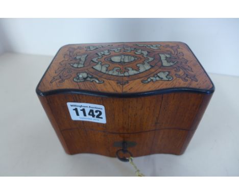 A very good quality 19th century French perfume casket, in king wood, with mother of pearl inlay, serpentine front and slight