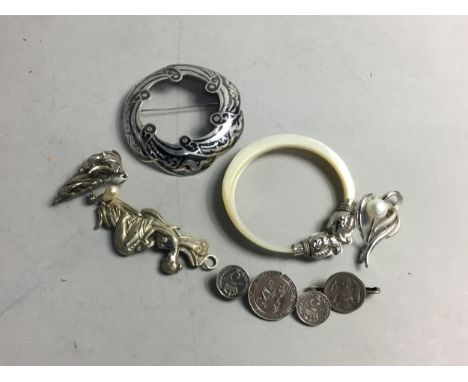 SILVER NIELO BROOCH, along with four other brooches and a bangle (6)