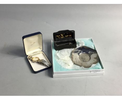 SILVER PIN DISH INSET CHURCHILL COMMEMORATIVE CROWN, Joseph Gloster Ltd., along with a tortoiseshell snuff box and a watch
