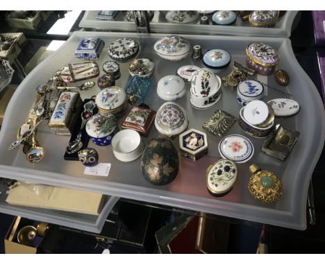 COLLECTION OF ENAMEL AND CERAMIC PILLBOXES