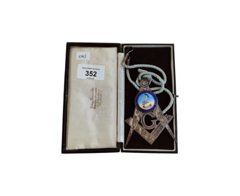 LARGE SILVER &amp; ENAMEL MASONIC JEWEL 'THE GILLILAND MASONIC LODGE 824' INSCRIBED TO REAR 'PRESENTED TO W.BRO. MALCOLM S. H