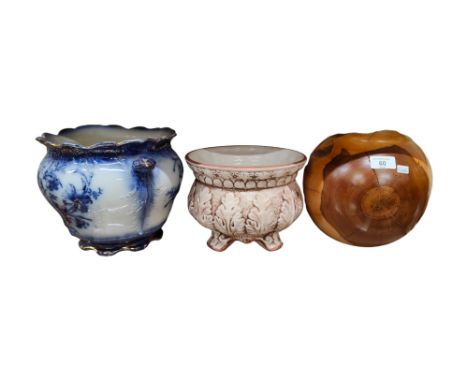 SHELF LOT OF FLOWER POTS