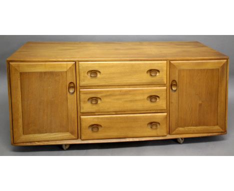 ERCOL SIDEBOARD Model No 455, a light elm sideboard with three central drawers (one with cutlery) and two flanking cupboards 