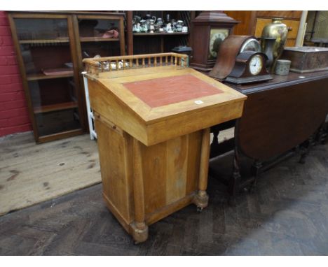 Reproduction light oak davenport