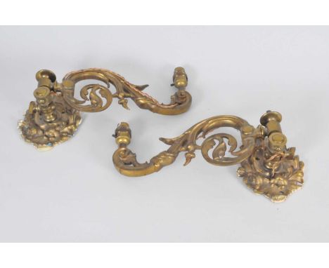 A pair of adjustable heavy cast brass lamp sconces (electrifiied) with scrolling arms, 37 x 17cm.