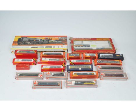 A collection of 00 gauge model railway effects to include a boxed Hornby Venice Simplon-orient-Express British Pullman set an
