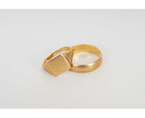 A 9ct gold wedding band, together with a yellow metal signet ring with engraved initials, total weight approx 6.6g