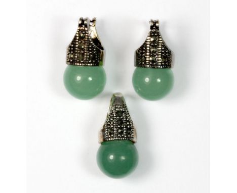 A pair of 925 silver marcasite and jade earrings and matching pendant, L. 2.5cm, Dia. 11.5cm (jade).