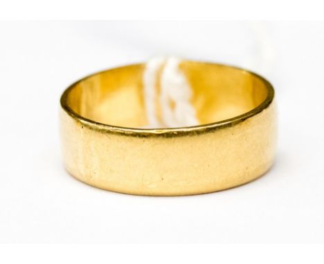 An 18ct gold band ring approx 4.3gms