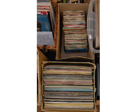 Good collection of rock and folk including Rolling Stones, Let it Bleed (Blue) LP Jigsaw, The Who, Quadrophenia, Traffic (Pin