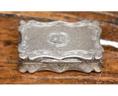 An early Victorian silver vinaigrette, Birmingham 1844, makers mark ES, the cover with engine turned decoration and enclosing