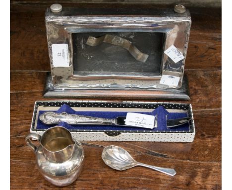 A Victorian silver cream jug Sheffield 1891 together with a George V silver mounted desk calendar a/f a silver caddy spoon Bi