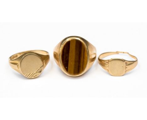 A gentleman's signet ring 9ct gold with Tigers Eye stone ring size R, together with two other 9ct gold signet rings, approx 1