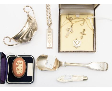 A silver ingot on chain, Sheffield 1977, gross weight 1.67 ozt approx, a silver and mother of pearl fruit knife, Sheffield, 1