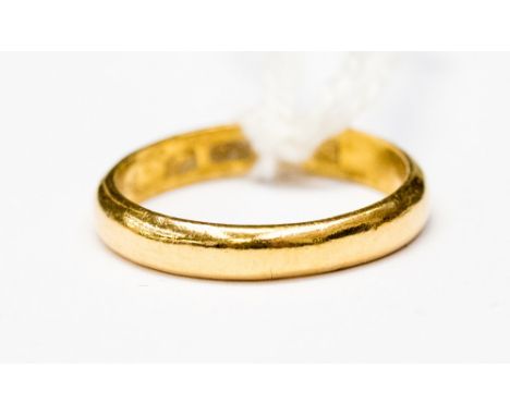 A 22ct gold ring, approx 2.8gms, size I ½