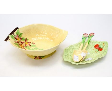 A Carltonware salad bowl and servers and a tomato dish 