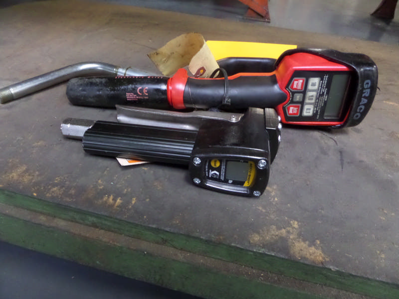 GRACO PNEUMATIC METERED GREASE GUNS (LOC. LAYDOWN)