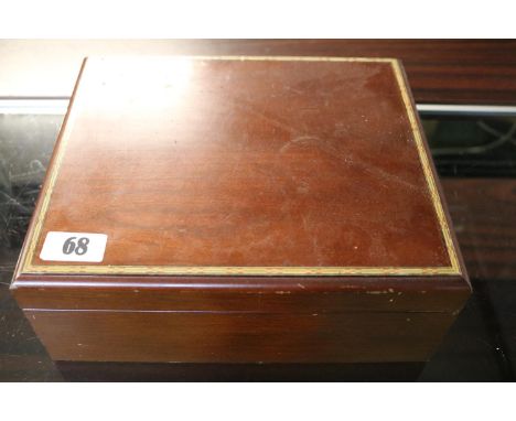 Mahogany Inlaid Humidor with banded top with Hillsdale house Hydrometer to interior 
