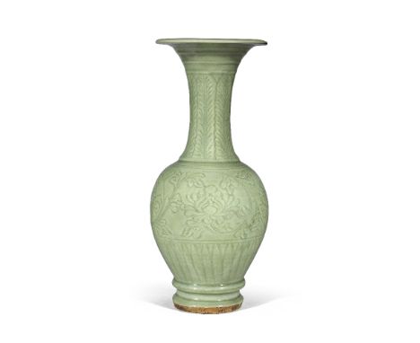 A FINE LARGE GREEN-GLAZED INCISED 'PHOENIX TAIL' VASE, YEN-YENYuan DynastyBoldly incised on the lower baluster section with a