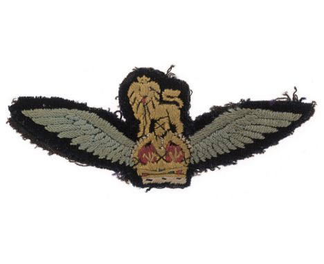 1st Glider Pilot late WW2 Wings / Army Flying Badge.  Good 2nd pattern smaller yellow and red Royal Crest flanked by light bl